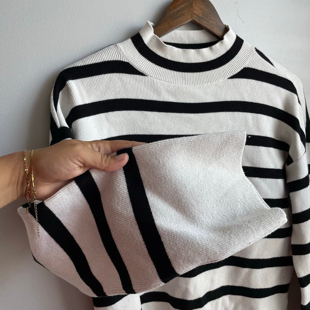 Evereve Bonnie Mock Neck Pullover Sweater Boxy Oversized Striped Blk/Wht Size S - Picture 5 of 14